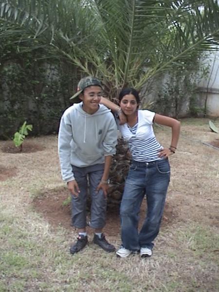 ben �LL� C sArA je n'sai po bcp sur EllE mai ce ke je sai ke c l'amie de 5adija